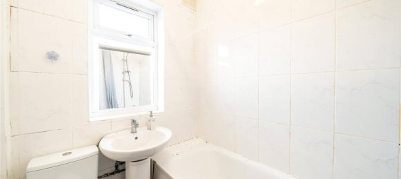 4 bedrooms House in London, United Kingdom No. 12900 15