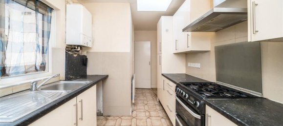 4 bedrooms House in London, United Kingdom No. 12900 8