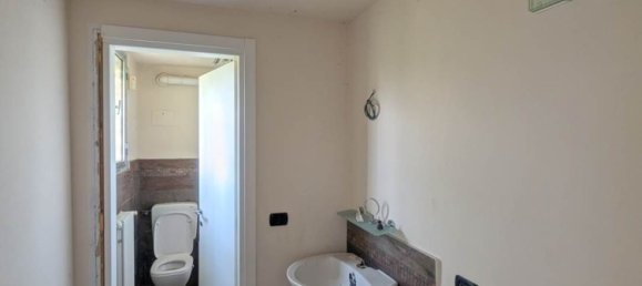 1810m² Warehouse in Modena, Italy No. 227175 18