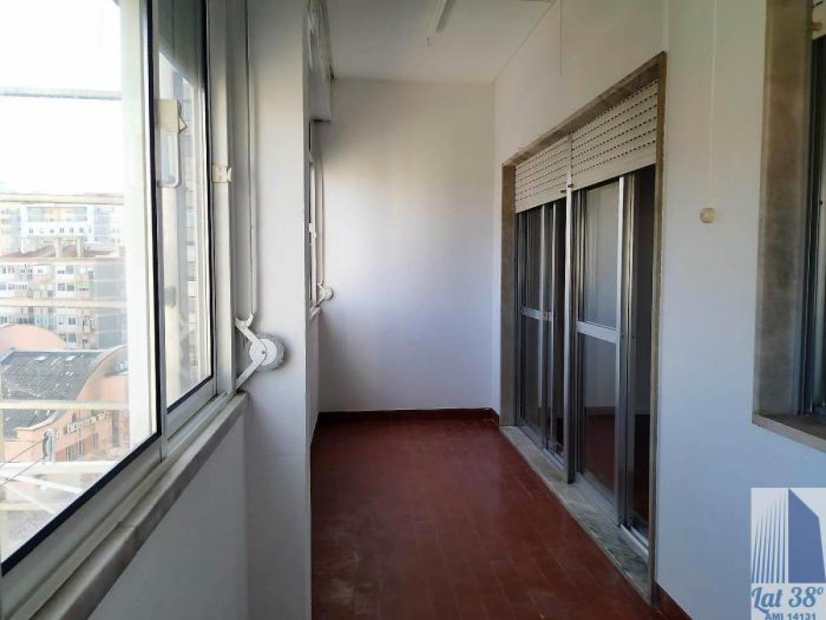 4 bedrooms Apartment in Lisbon, Portugal No. 3547