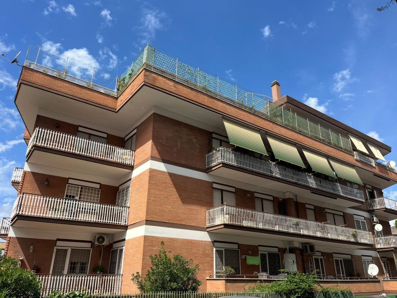 3 bedrooms Apartment in Rome, Italy No. 365251