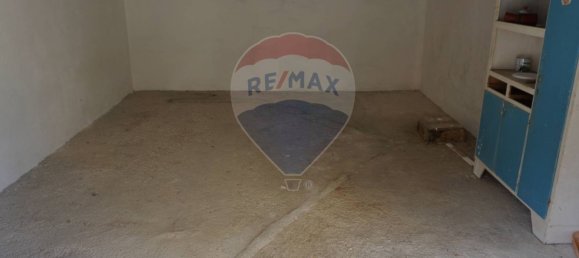 1-salle Garage à Vieste, Italy No. 83642 3