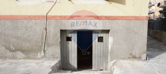 1-salle Garage à Vieste, Italy No. 83642 2