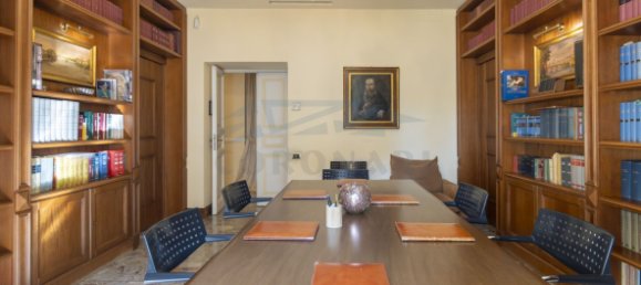 7 bedrooms Apartment in Rome, Italy No. 146848 2