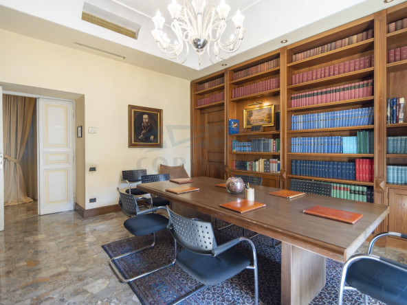 7 bedrooms Apartment in Rome, Italy No. 146848