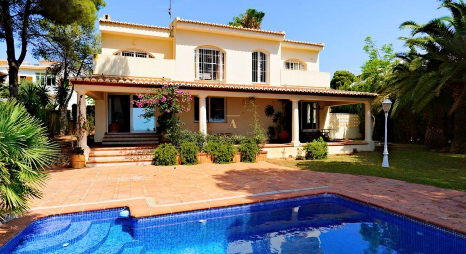 4 bedrooms Villa in Calpe, Spain No. 97542