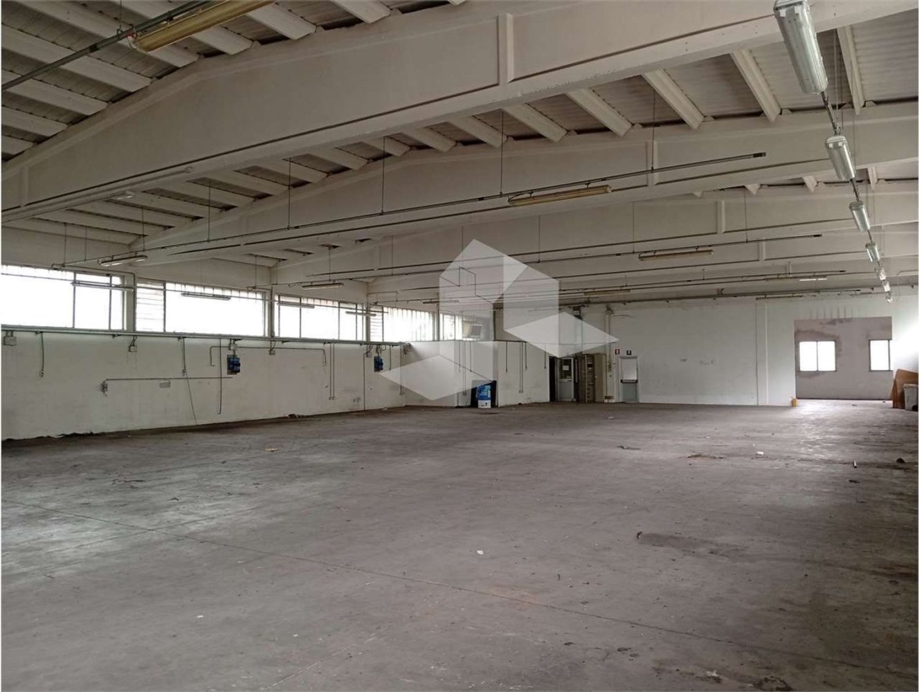 Lagerhaus in Reggio Emilia, Italy 1011m², Nr. 371944