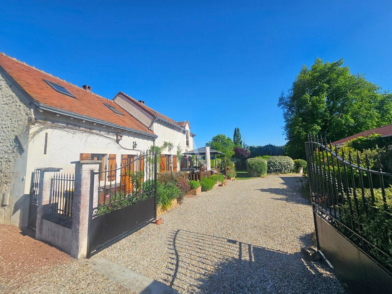 Casa de 3 dormitorios en Cere-la-Ronde, France No. 268744