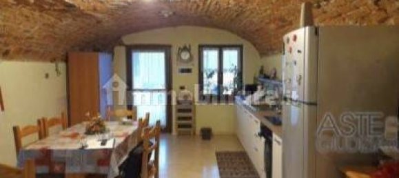 2 bedrooms House in Carrù, Italy No. 281490 4
