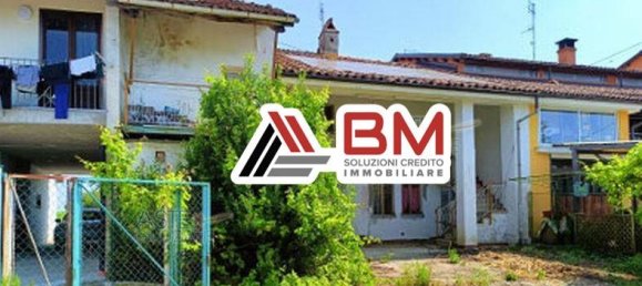 2 bedrooms House in Carrù, Italy No. 281490 2