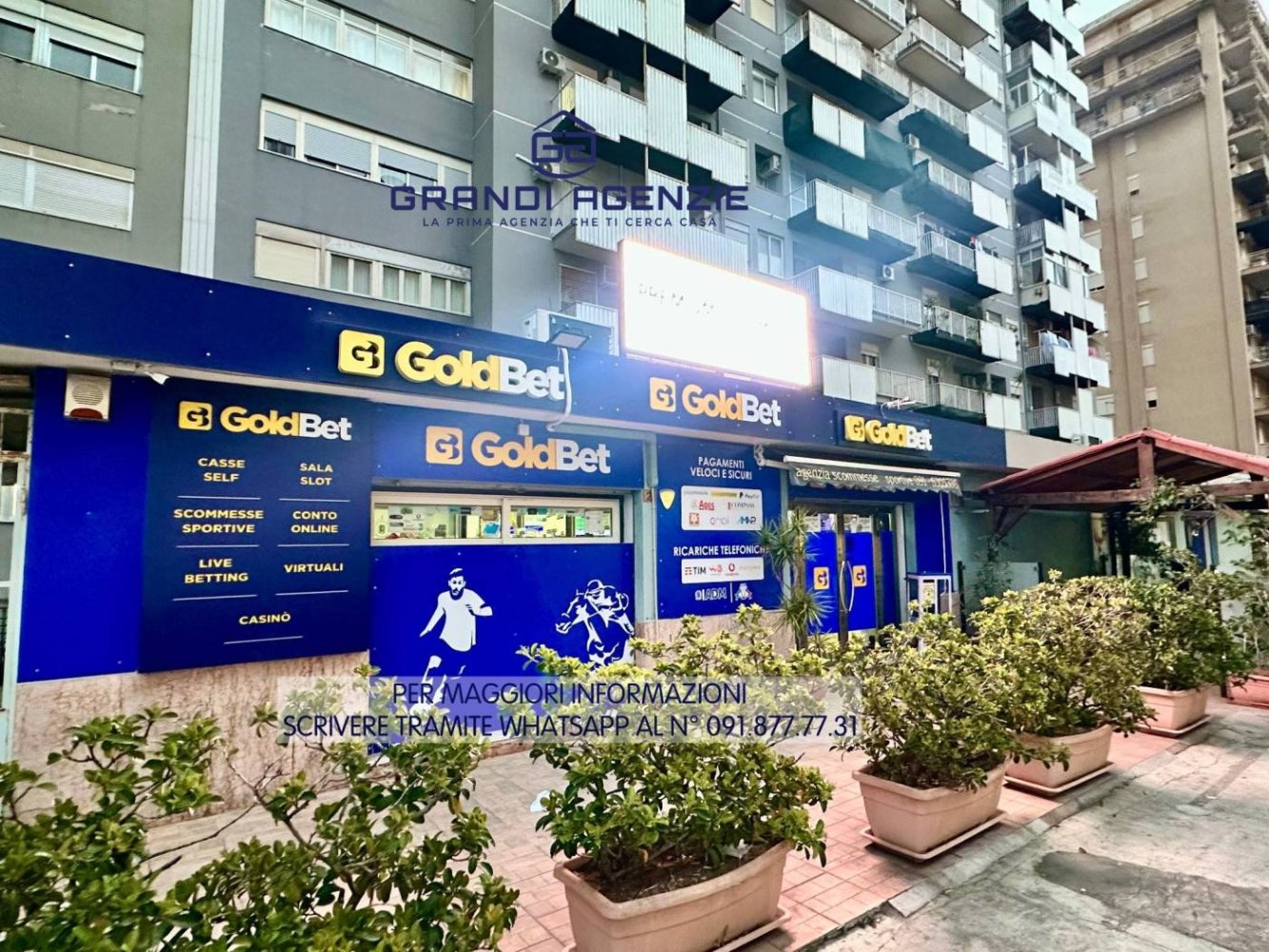 Propiedad comercial de 3 habitaciónes en Palermo, Italy No. 60223