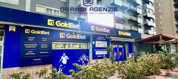 Propiedad comercial de 3 habitaciónes en Palermo, Italy No. 60223 11