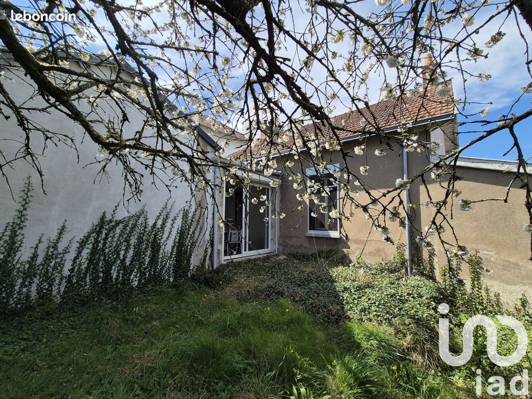 Casa de 3 dormitorios en Saint-Herblain, France No. 288038