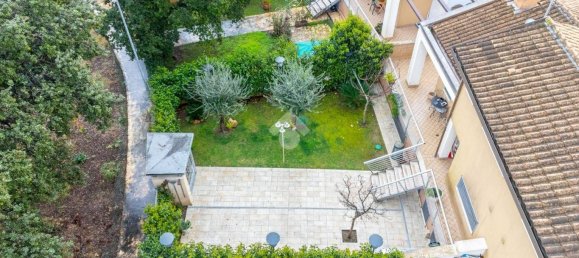 3 bedrooms Villa in Rome, Italy No. 48578 4