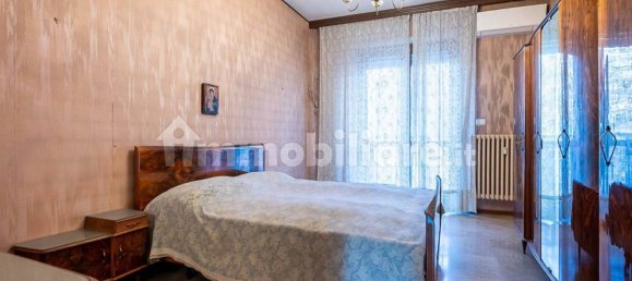 4 bedrooms Apartment in Turin, Italy No. 99948 3