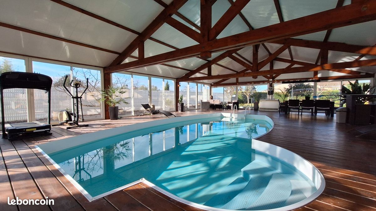 6 bedrooms House in Pont-du-Chateau, France No. 271703