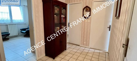 Apartamento de 3 dormitorios en Bourges, France No. 40063 11