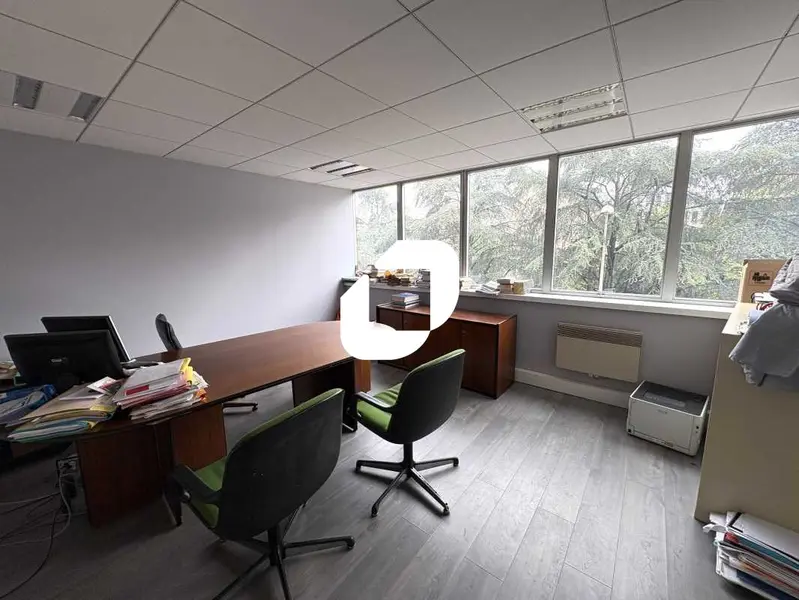 200m² Office in Lyon, France No. 302377