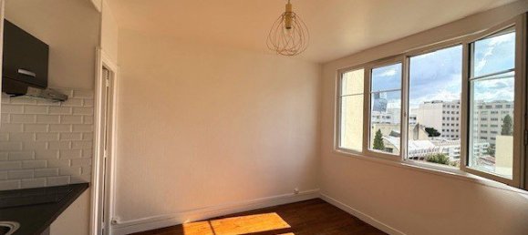 Studio in Paris, France No. 144791 6