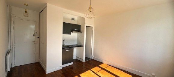 Studio in Paris, France No. 144791 7