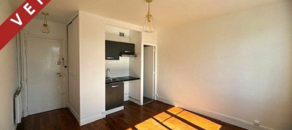 Studio in Paris, France No. 144791 3