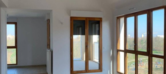 2 bedrooms Apartment in Bobigny, France No. 328043 3