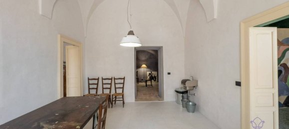 Edificio de 5 habitaciónes en Cutrofiano, Italy No. 237542 43