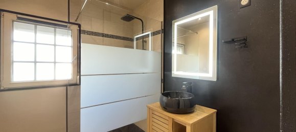 3 bedrooms House in Chartres, France No. 60509 7