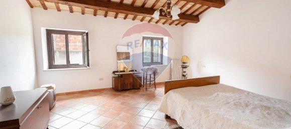 8 rooms House in Cupramontana, Italy No. 2917 16