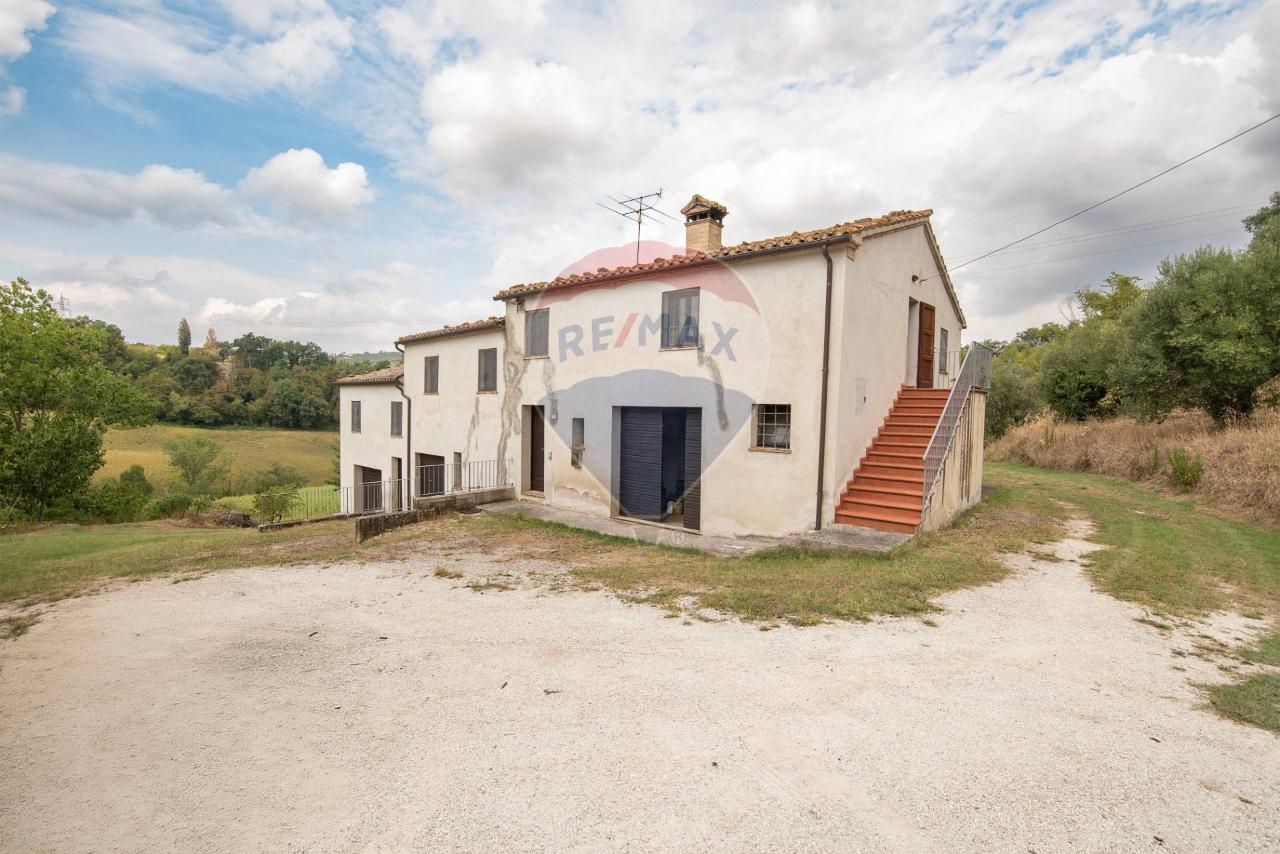 8 rooms House in Cupramontana, Italy No. 2917