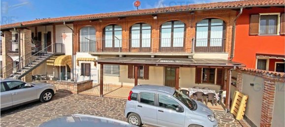 3 bedrooms House in Bra, Italy No. 351411 6