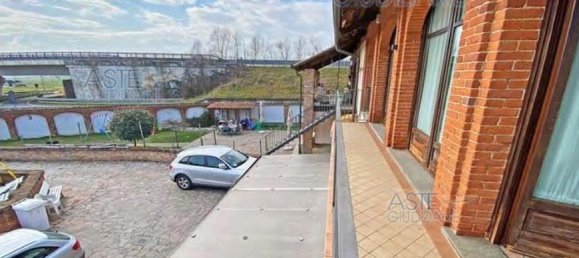 3 bedrooms House in Bra, Italy No. 351411 34