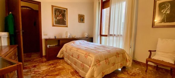 4 bedrooms Apartment in Florence, Italy No. 328871 15