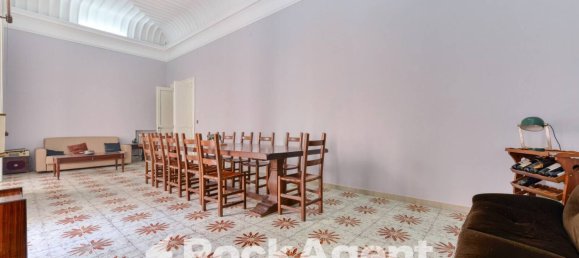 6 Schlafzimmer Wohnung in Naples, Italy, Nr. 304618 3