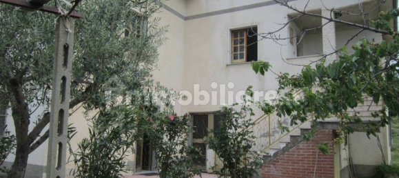 3 bedrooms House in Trivento, Italy No. 341591 2