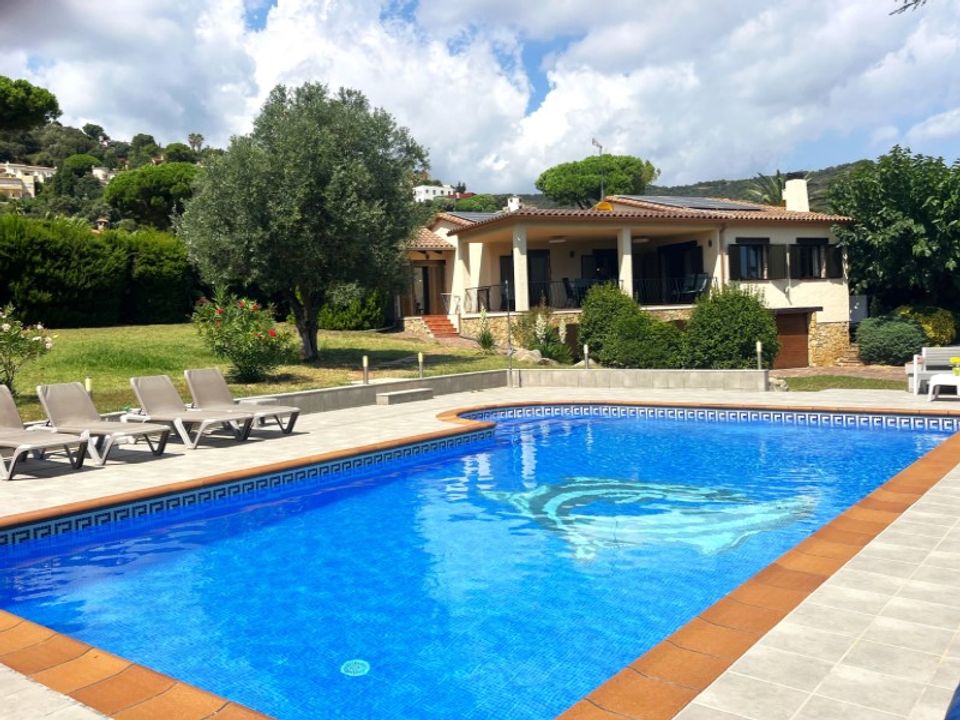 5 bedrooms Villa in Calonge, Spain No. 206926