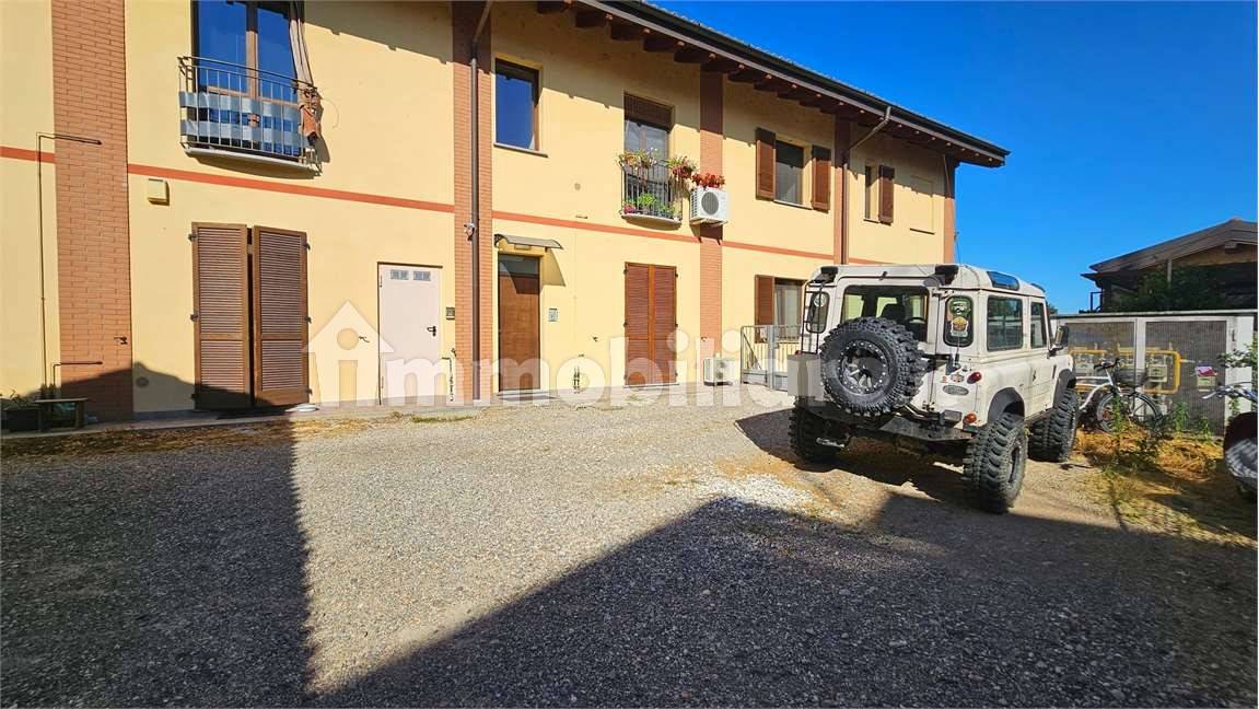 3 chambres Appartement à Robecco sul Naviglio, Italy No. 327621