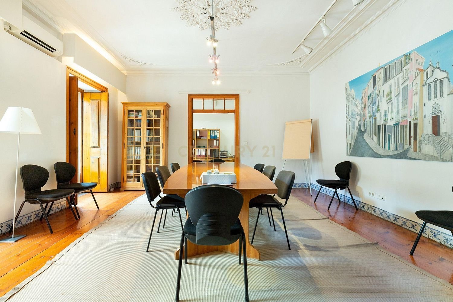 300m² Office in Lisbon, Portugal No. 273534