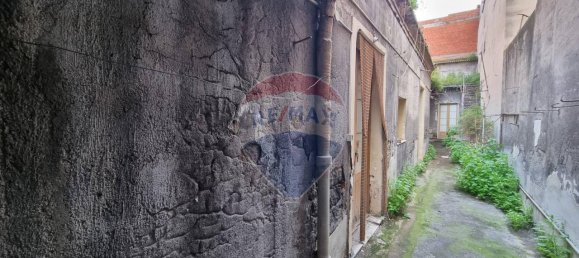 5 rooms House in Paternò, Italy No. 129929 9