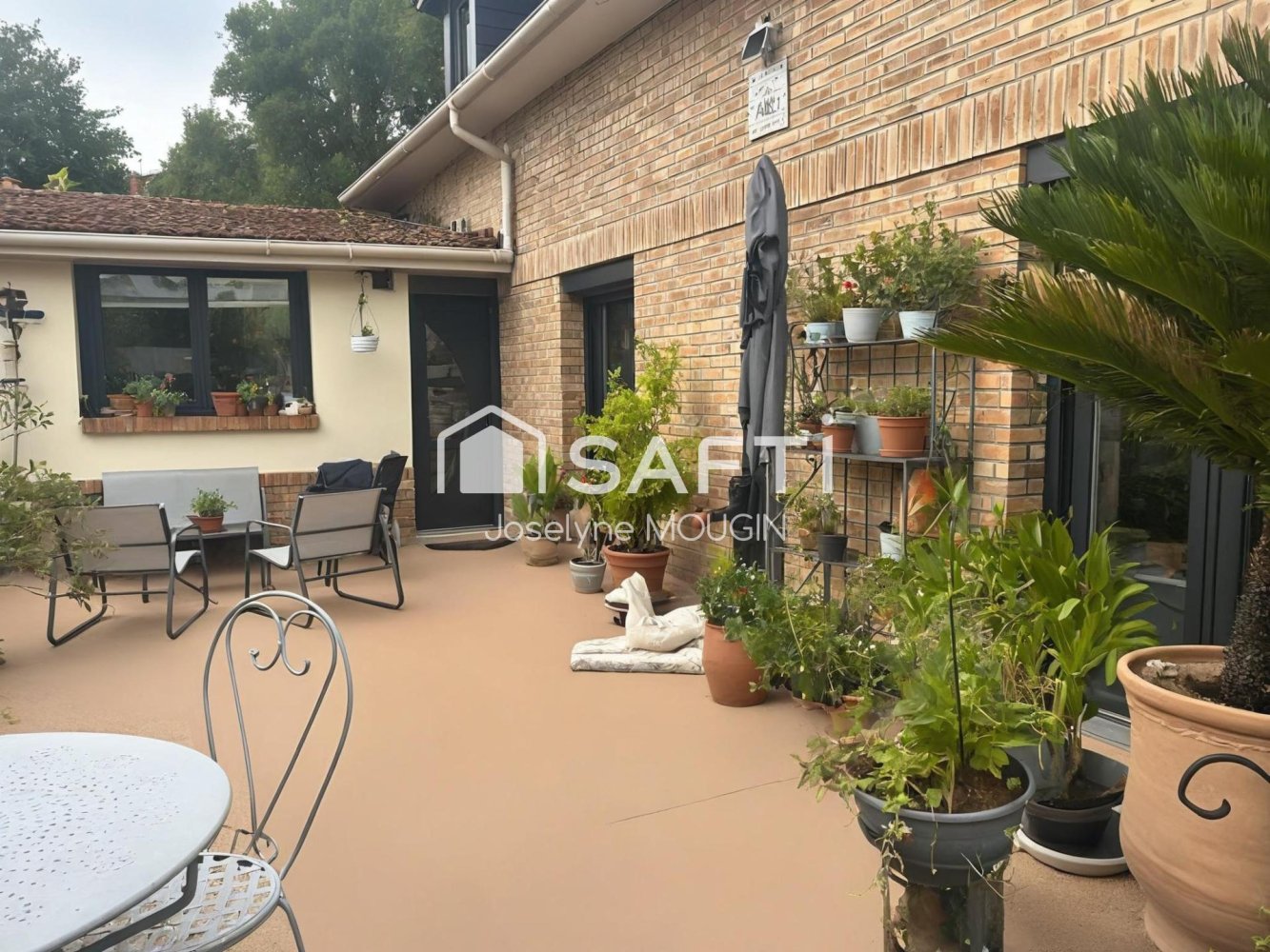 6 bedrooms House in Pont-de-Metz, France No. 287042