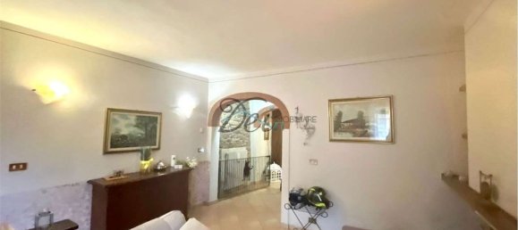 Дом с 8 комнатами в Капаннори, Италия № 14437 13