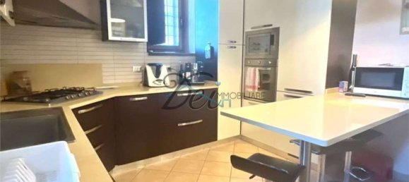 Дом с 8 комнатами в Капаннори, Италия № 14437 16