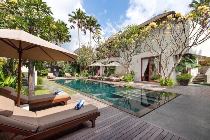 4 bedrooms Villa in Seminyak, Indonesia No. 404734