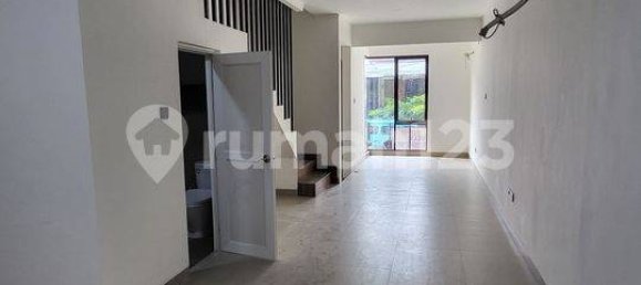 3 bedrooms House in Jakarta, Indonesia No. 1877 11
