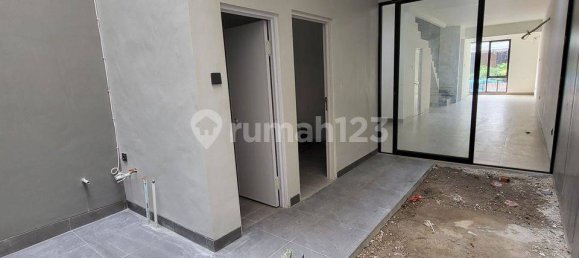 3 bedrooms House in Jakarta, Indonesia No. 1877 13