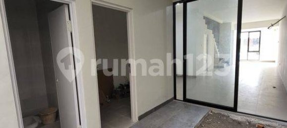 3 bedrooms House in Jakarta, Indonesia No. 1877 15