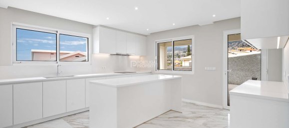 4 bedrooms Villa in Funchal, Portugal No. 122594 10