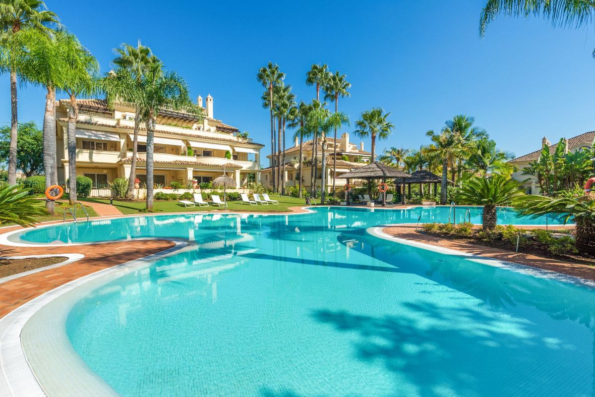 2 bedrooms Penthouse in Marbella, Spain No. 43976