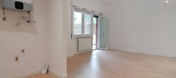 2 rooms Apartment in Rome, Italy No. 28835 3