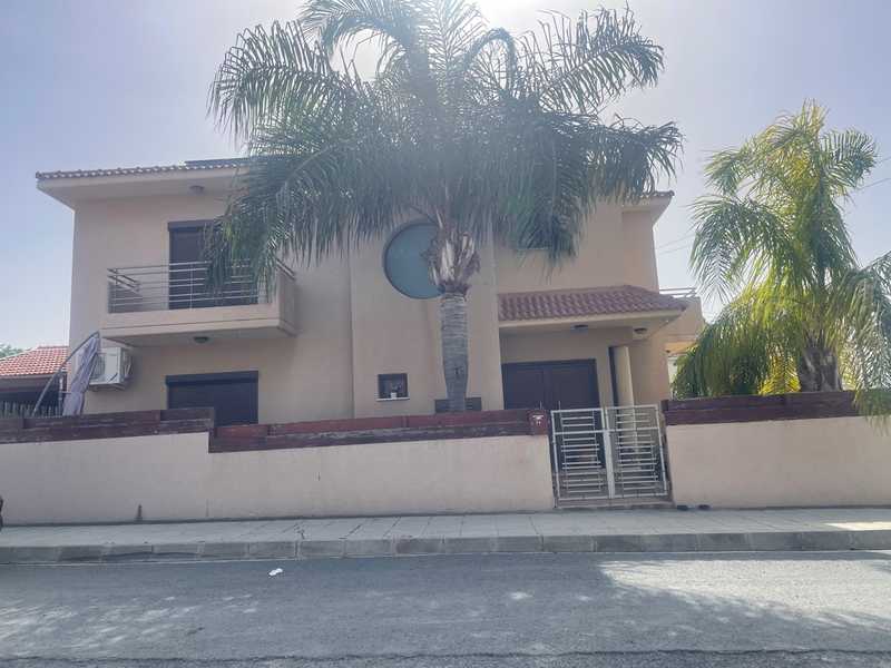 Propiedad comercial de 3 dormitorios en Kolossi, Cyprus No. 13450